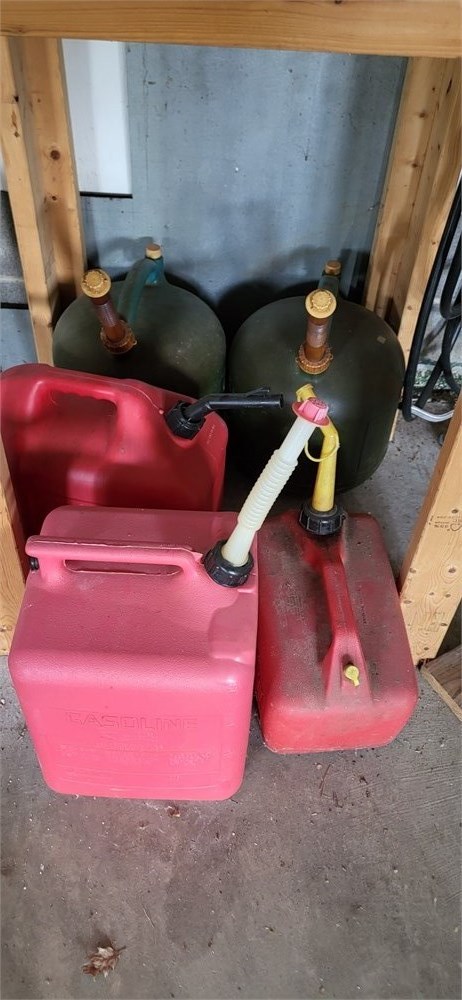 Rust Belt Revival Online Auctions Assortment Of Fuel Cans