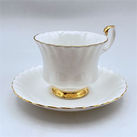 Royal Albert "Val D'or" Tea Cup Set