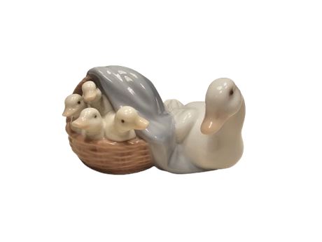 Vintage Lladro Porcelain Mother Duck and Ducklings 4895