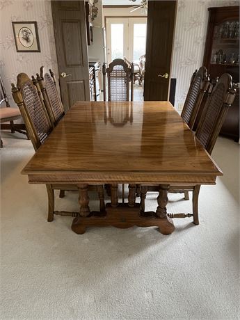 Dining Room Table w/ 2 Leaves, 8 Chairs