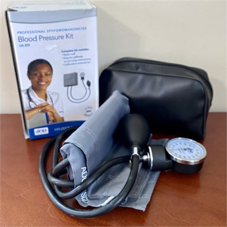 LifeSource Blood Pressure Kit Sphygmomanometer w/ Case