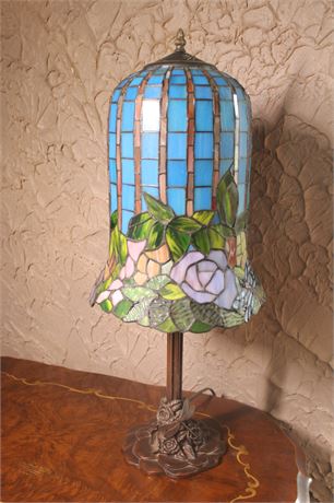 Tiffany Style Table Lamp with Dragonflies and Roses