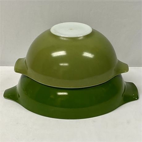 Set of 2 Vintage Pyrex Verde Green Mixing Bowls - 8.5" and 10"