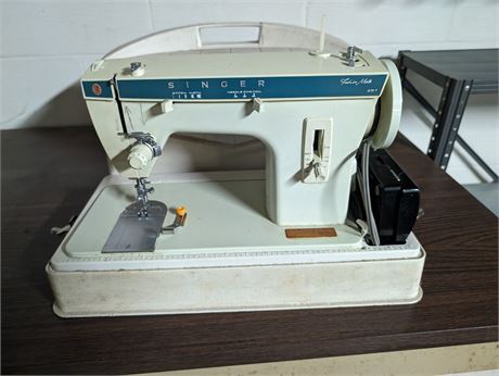Vintage Portable Singer Fashion Mate 257 Sewing Machine