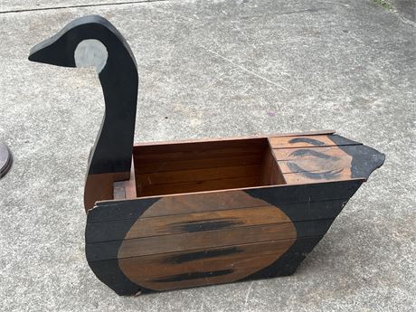 Wood Goose Basket
