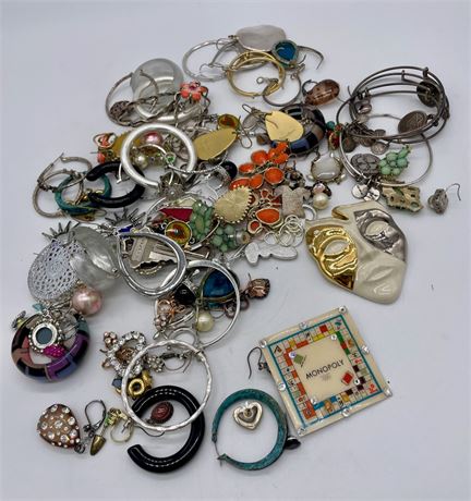 Rust Belt Revival Online Auctions - Large Group of Costume Jewelry