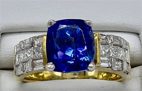Ladies 18K Yellow Gold Diamond and Blue Tanzanite Ring