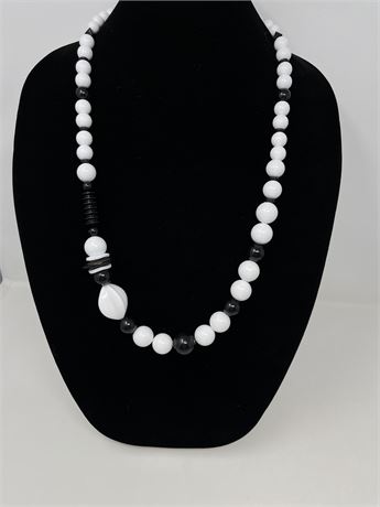Black and White Chunky Bead Vintage Necklace