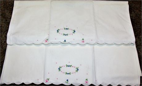 Embroidered pillow case set
