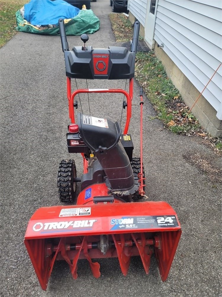 Rust Belt Revival Online Auctions - Troy built Snowblower