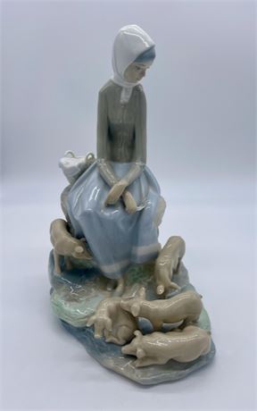 Lladro Figurine "Girl With Pigs"