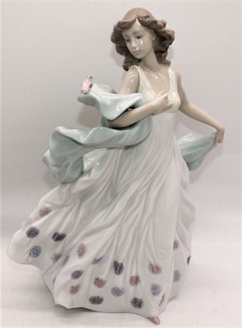 Lladro porcelain figure 12 1/2"  Summer Serenade