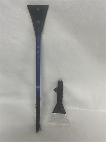 Snow brush and ice scraper