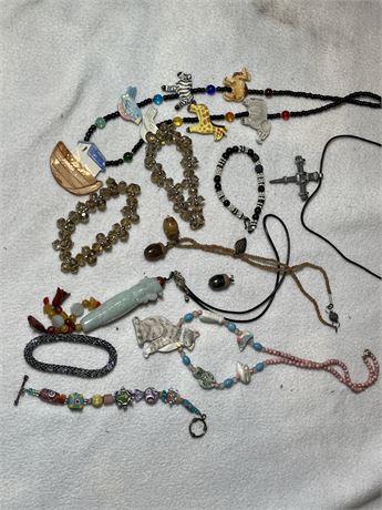 Neckalce and bracelet assortment, themed, ceramic, metal +