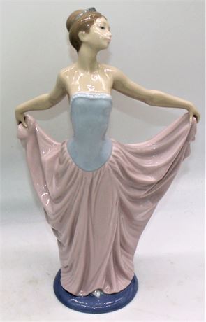 Lladro porcelain figure 12 1/2"   Lady Dancer