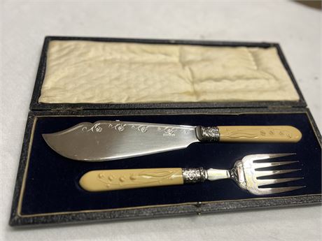 Victorian English Sterling Fish Serving Pieces and Presentation Box