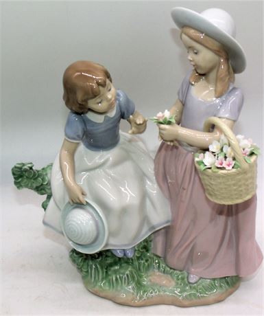 Lladro porcelain figure Girlfriends #6949