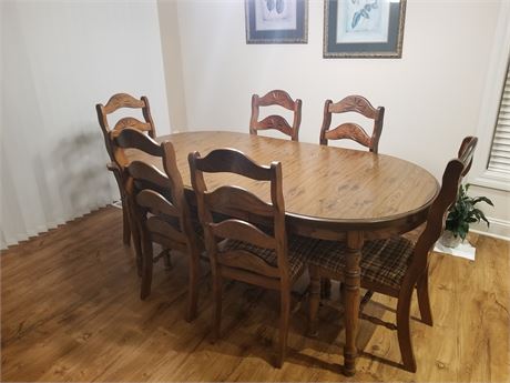 Wood Dinning Table with 6 Padded chairs