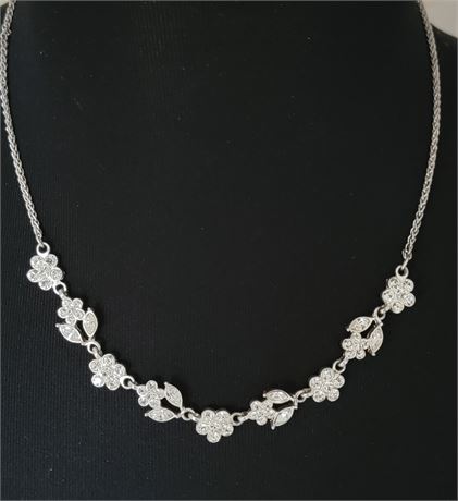 Pretty floral rhinestone necklace