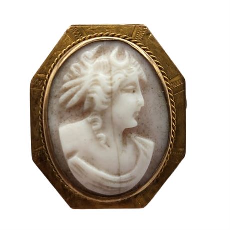 10K Gold Queen Conch Shell Cameo Brooch/Pendant