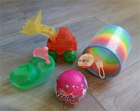 Misc. toy lot - Construction bath toys,large slinky style toy,color surprise toy