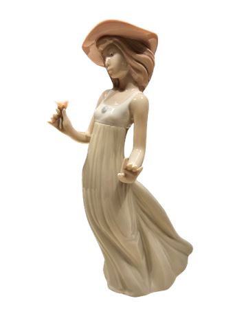 Lladro NAO "Gentle Breeze" 1158 Figurine