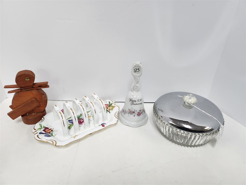 Rust Belt Revival Online Auctions - Vintage Powder Dish & Ceramic Bell ...