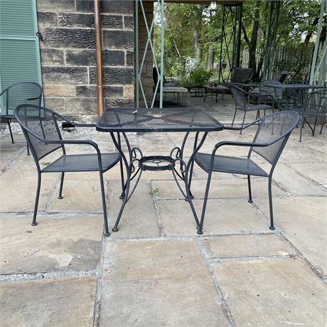 Steel Mesh Patio Set With Two Chairs