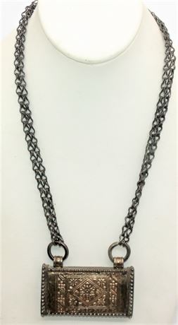 VTG metal necklace