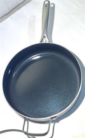 Blue Diamond frying pan with lid