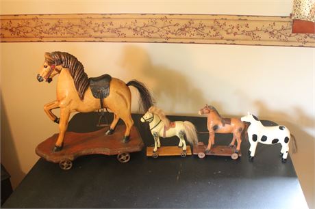 Vintage Horse Pull Toys/Wooden Horse