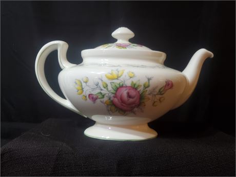 Royal Doulton Teapot with lid- Chantilly Rose H4857