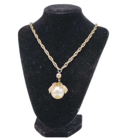 Vintage Faux Pearl Pendant Necklace a