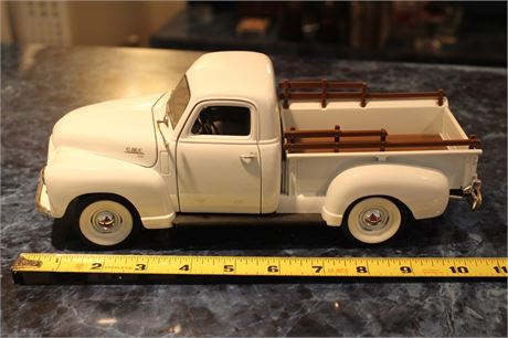 Vintage 1950 GMC Puck Up 1/18 Scale Model, Road Signature