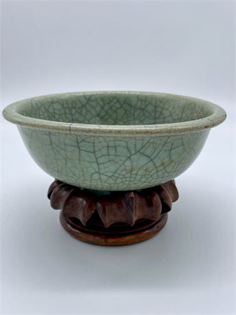 Chinese Qing Dynasty Celadon Crackle Glazed Bowl