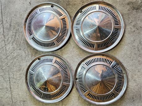 Rust Belt Revival Online Auctions - 1960-62 Ford Falcon Ranchero Hubcap