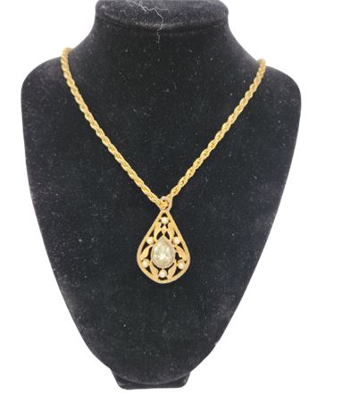 Gold Tone Necklace with Pendent