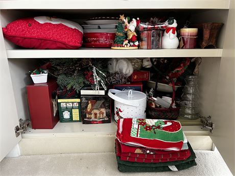 Holiday Accent Decor Small Shelf Collection