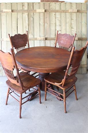 Oak Pedestal Table with Two Leaves and Chairs