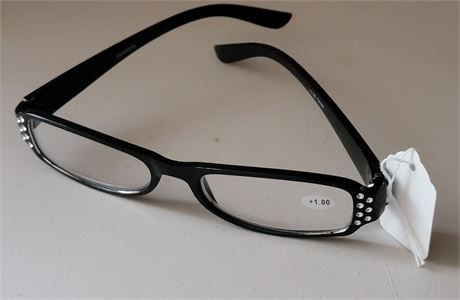 New with tags embellished +1.00 reader glasses