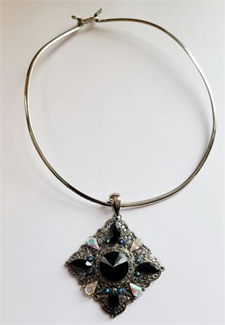 Silvertone choker necklace w/interchangeable black and iridescent stone pendant