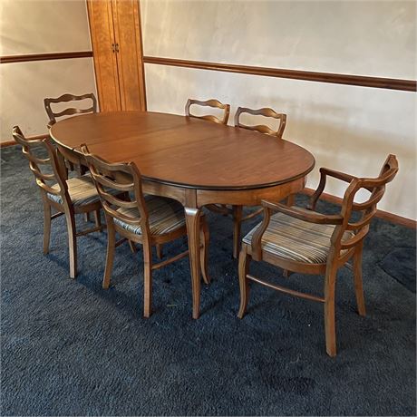 Solid Table with 2 Captain's Chairs and 4 Side Chairs with Upholstered Seats