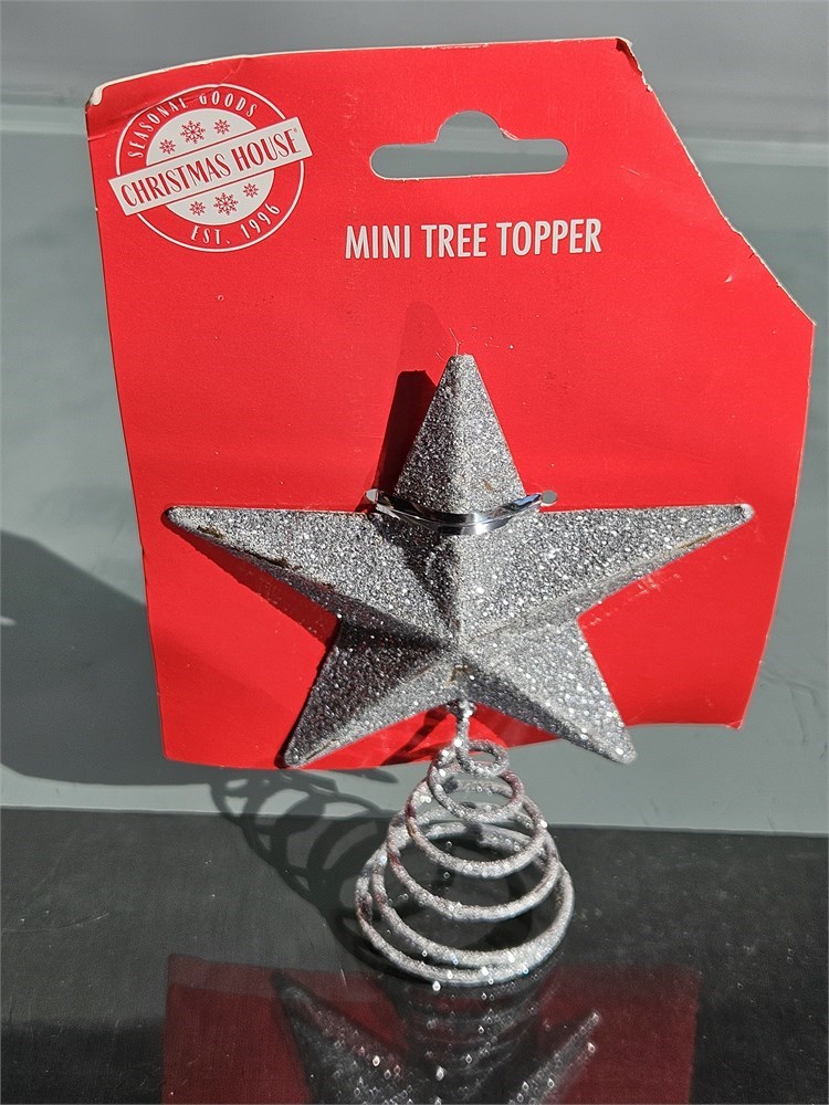 Rust Belt Revival Online Auctions - Christmas House Mini Tree Topper