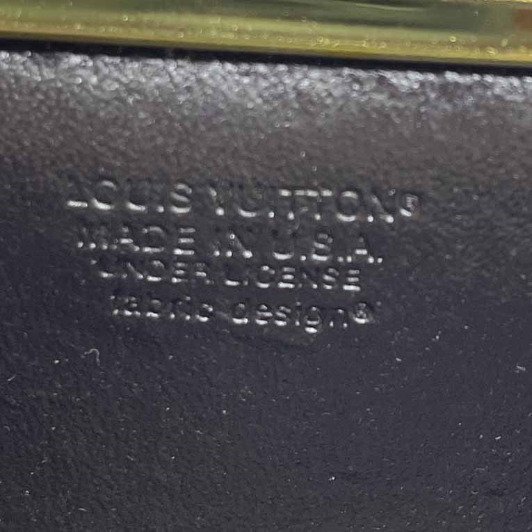 Louis Vuitton Kisslock Wallet : Live Brand Auction
