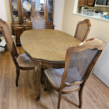 Dining Room Table w/ 4 Chairs, 2 Leaves, & Protective Cover