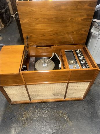 Rust Belt Revival Online Auctions - Vintage Westinghouse Stereo Console ...