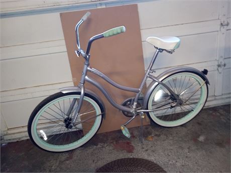 Huffy Girls Cranbrook cruiser bike