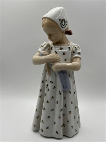 Vintage B&G Bing & Grondahl #1721 "MARY" Girl with Doll Figurine