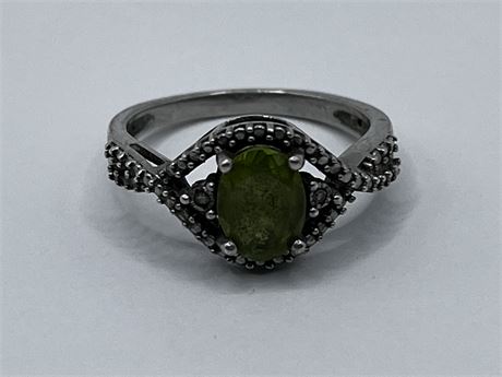 Diamond Green Gem Sterling Silver Ring Size 7.5