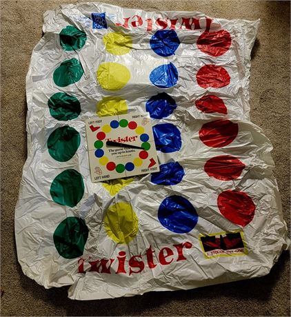 TWISTER game with spinner - great condition!